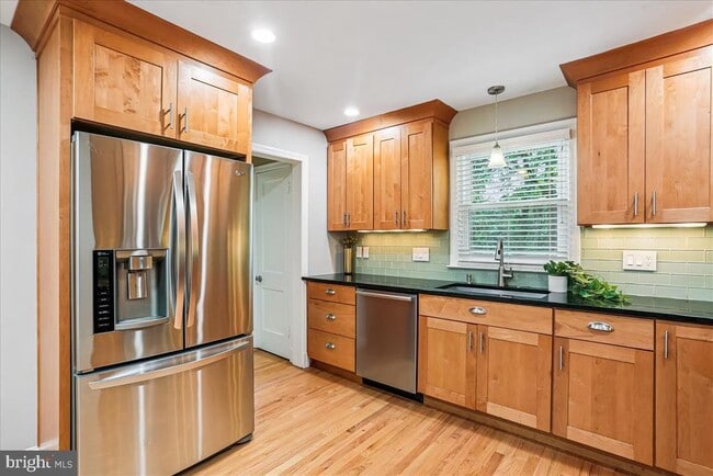 Building Photo - 8910 Bradford Rd