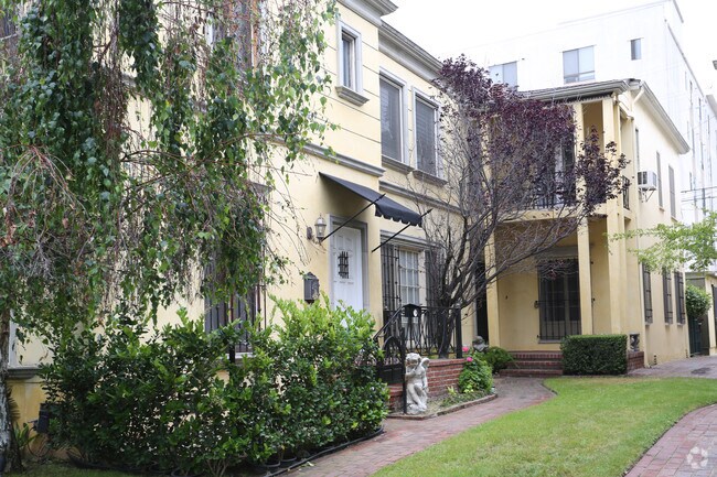 Building Photo - 157 N La Peer Dr