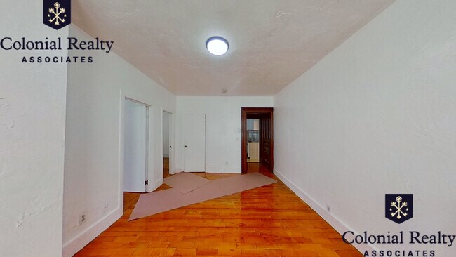Building Photo - 6 Adella Pl
