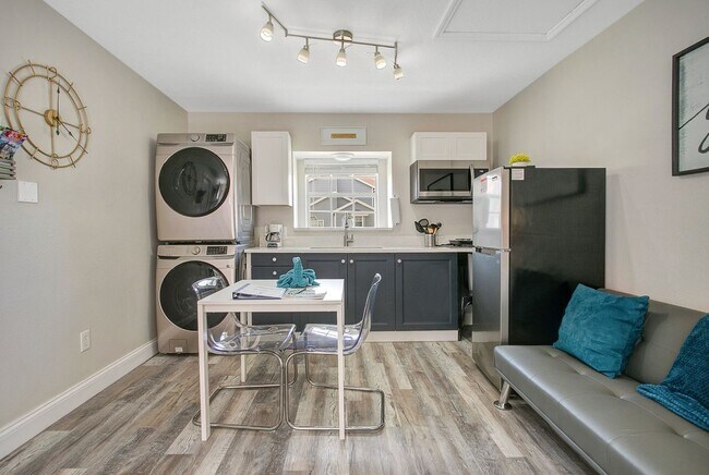 Building Photo - 141 Coco Plum Dr