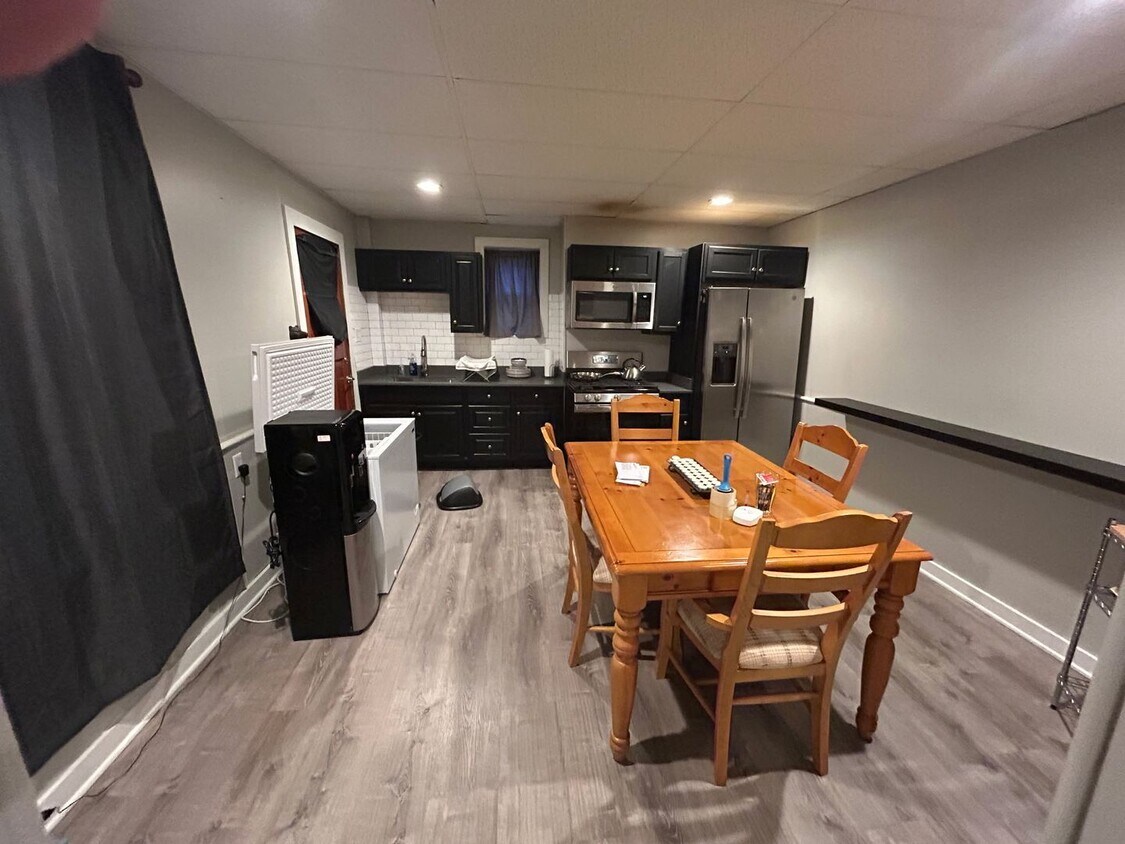 Foto principal - 3216 Jane St