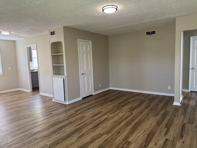 Foto del edificio - 2450 Greenvale Rd