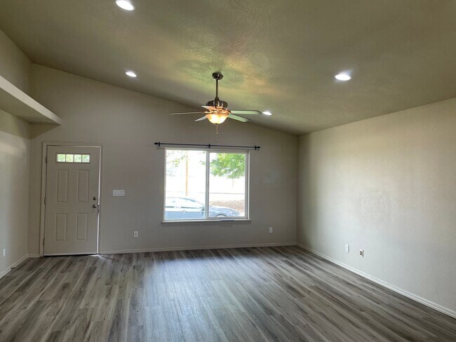Building Photo - Great 3 Bedoom 2 Bath Home