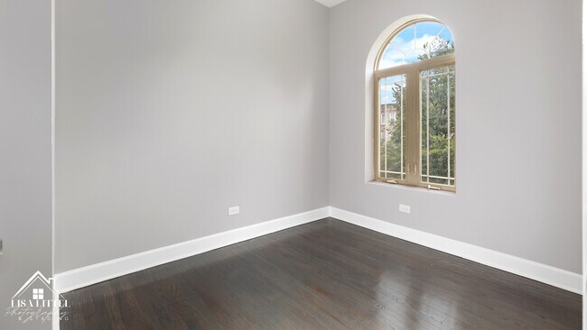 Foto del edificio - 6354 S Greenwood Ave