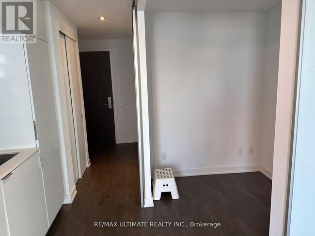 Photo du bâtiment - 185 Roehampton Ave