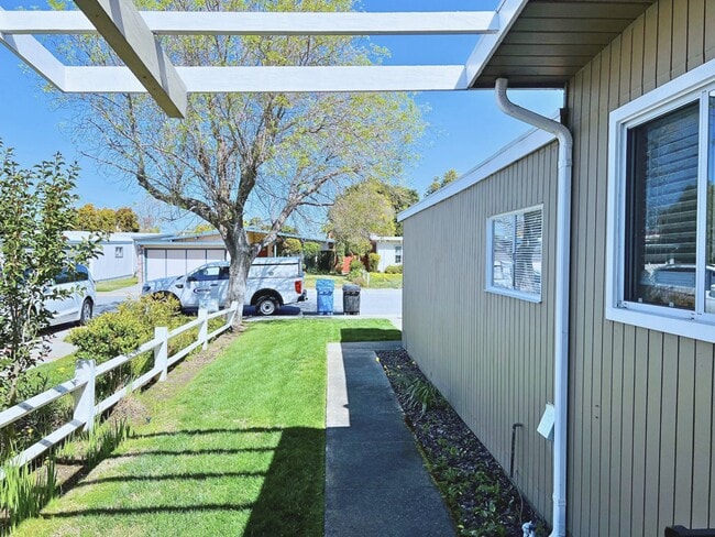 Photo - 1652 Borden St House