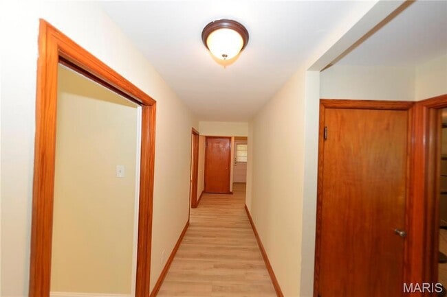 Building Photo - 1005 Hawthorn Ave