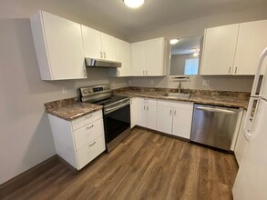 Building Photo - 367 SE Cleveland Ave