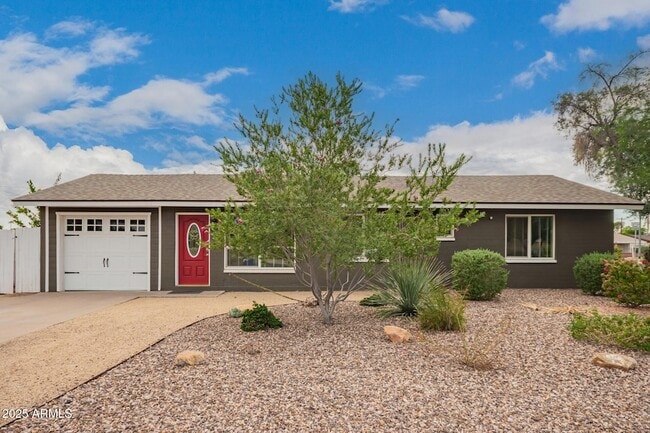 Photo - 501 E El Camino Dr House