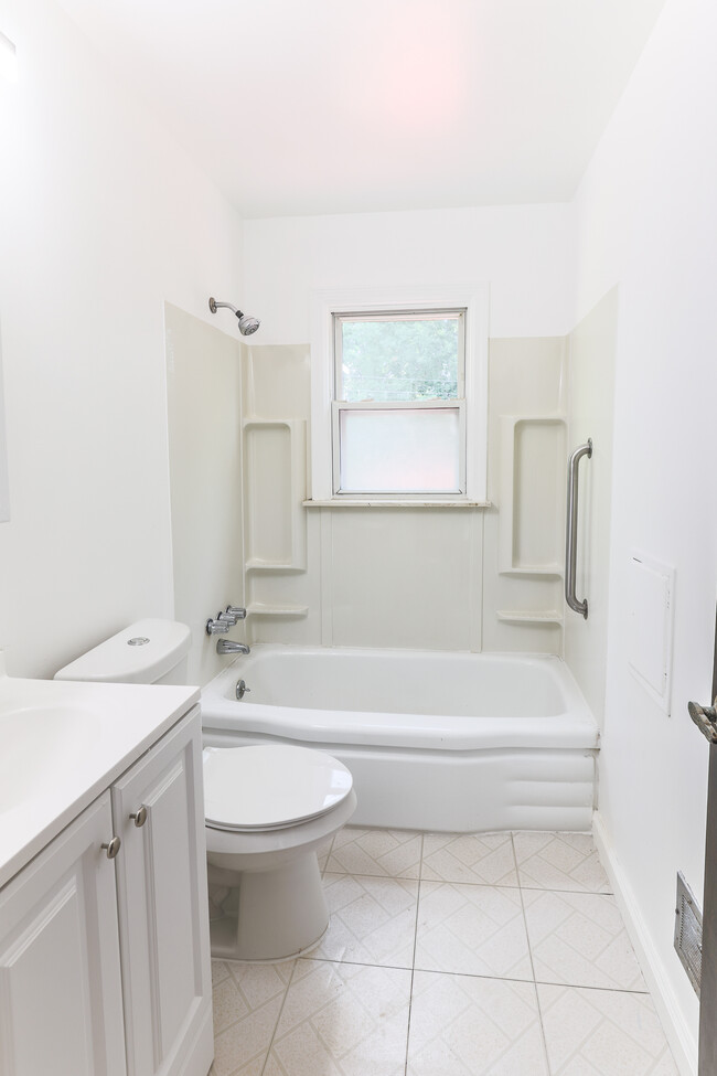 Building Photo - 24337 Puritan