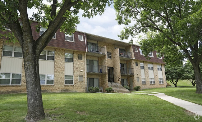 Building Photo - Village of Pine Run Apartments & Townhomes*