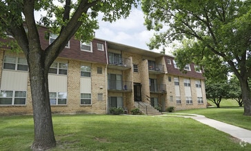 Building Photo - Village of Pine Run Apartments & Townhomes*