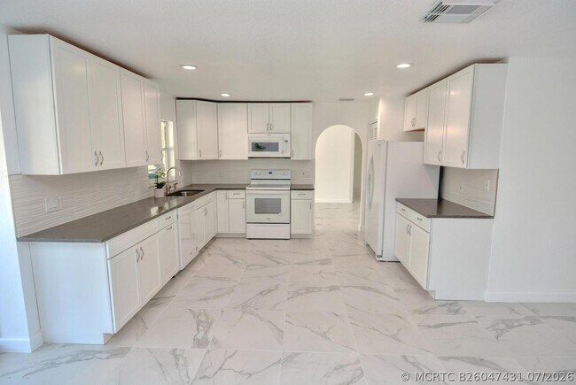 Foto del edificio - 943 SE Browning Ave