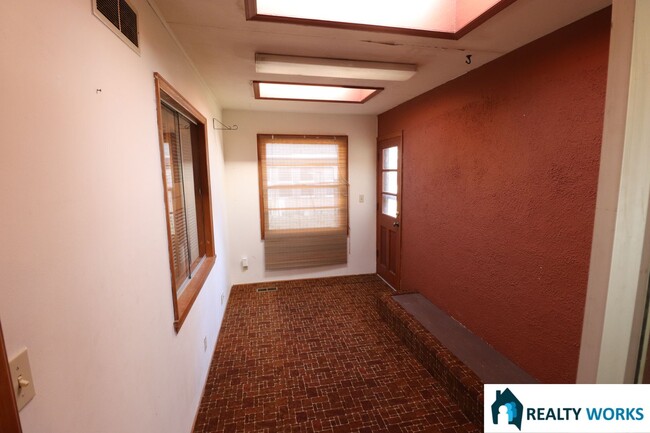 Building Photo - Lovely two bedroom two bath home