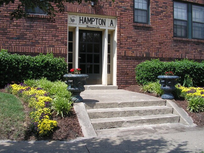 Foto del edificio - 1008 Brandon Ave