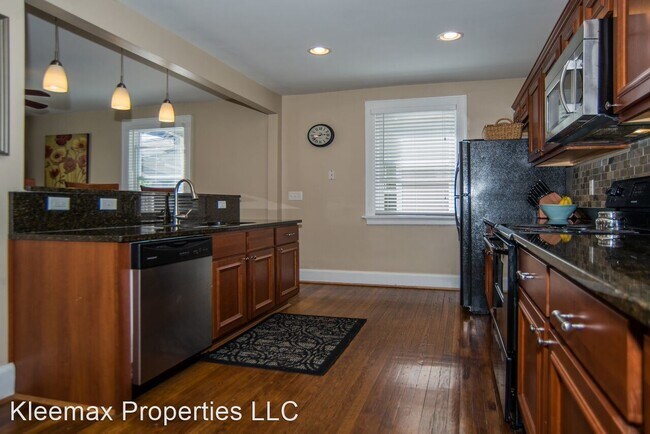 Building Photo - 3 br, 1 bath House - 2805 Linwood