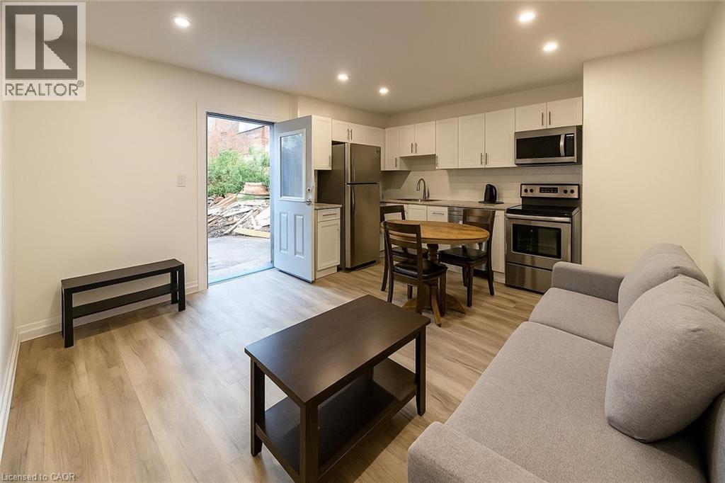 Photo principale - 27 Queenston St