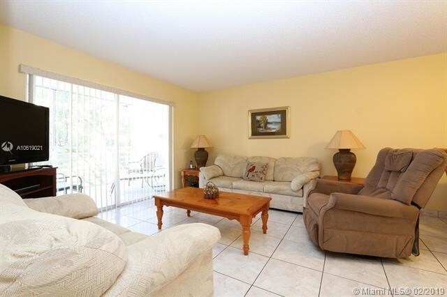 Foto del edificio - 17801 N Bay Rd  304
