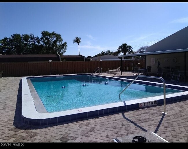 Foto del edificio - 6300 South Pointe Blvd