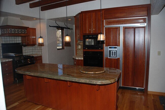 Foto del edificio - Newlands Manor 3 BR/2.5 Bath/2 Car Garage Custom Home