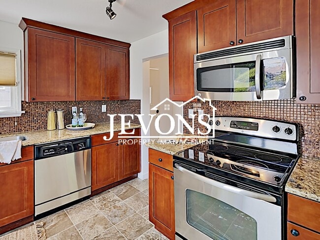 Foto del edificio - Discover the warmth of this lovely single-family home in the heart of Seattle