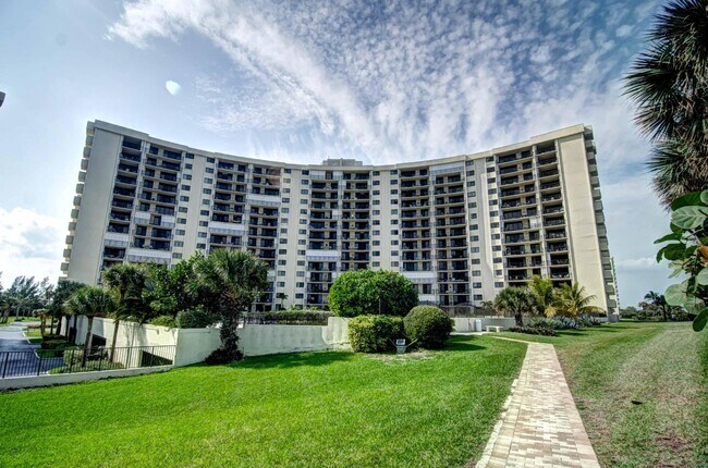 Foto del edificio - 200 Ocean Trail Way