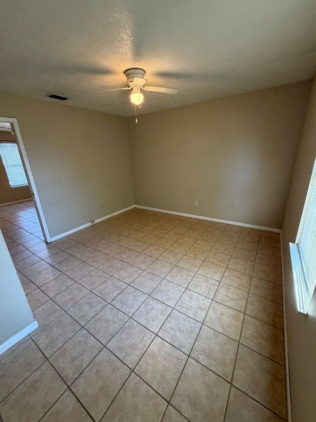 Foto del edificio - 600 N Bob Little Rd