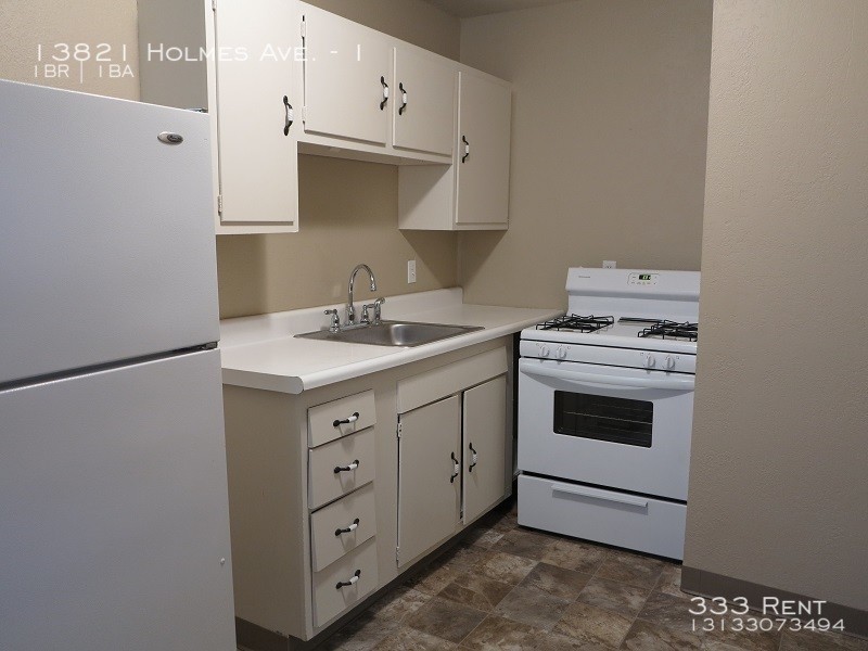 Primary Photo - ~Great apartment close to Martin City~