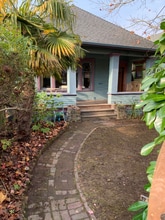 Building Photo - 6547 Greenwood Ave N