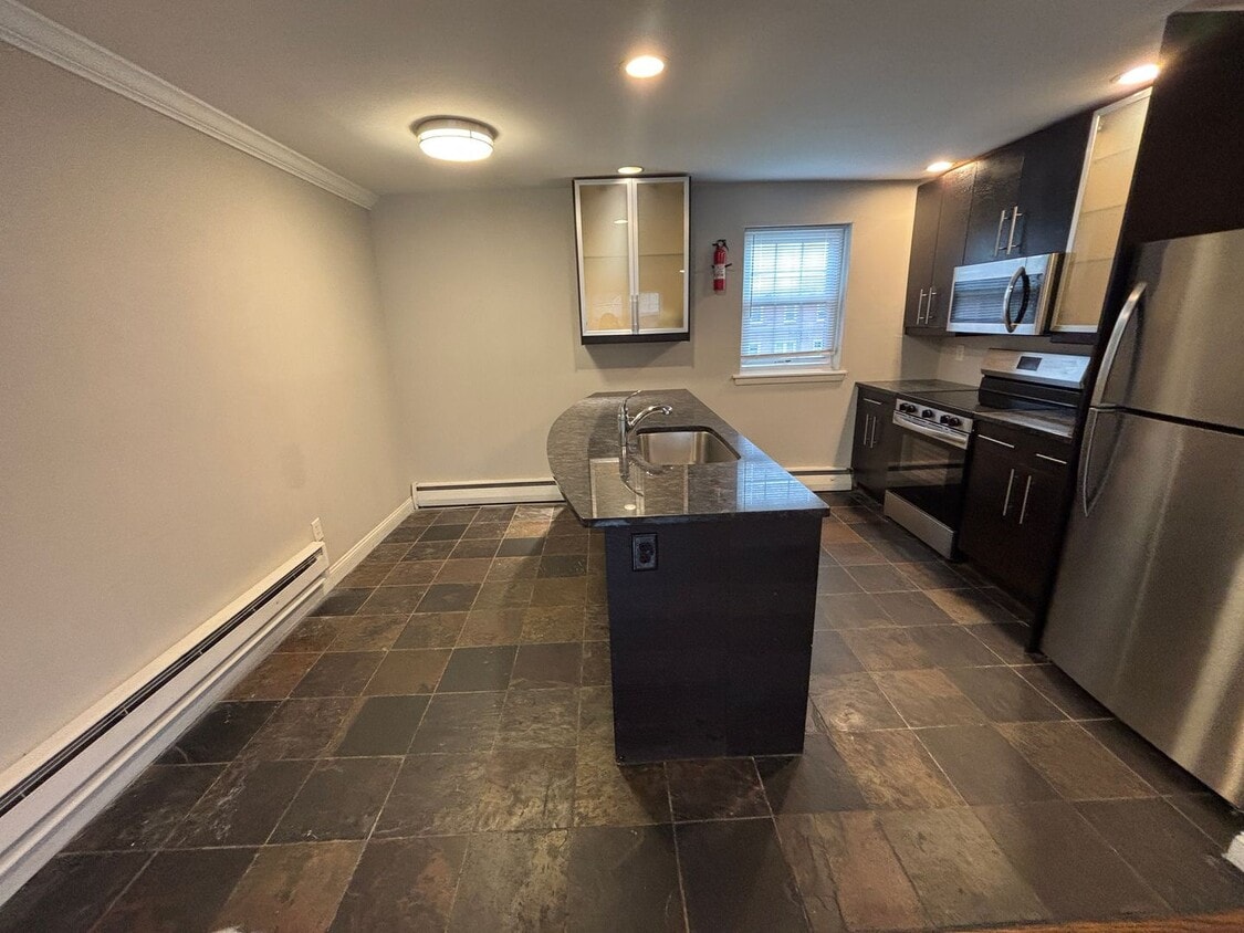 Foto principal - 210 Trinity Ave