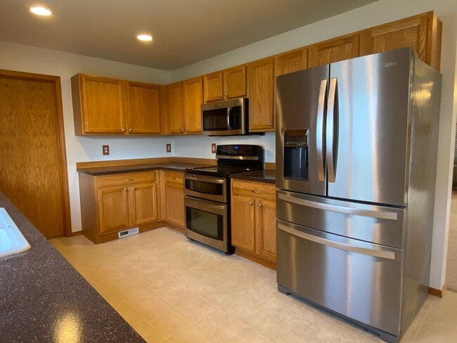 Building Photo - Large Dupont Home ~ Northwest Landing Comm...
