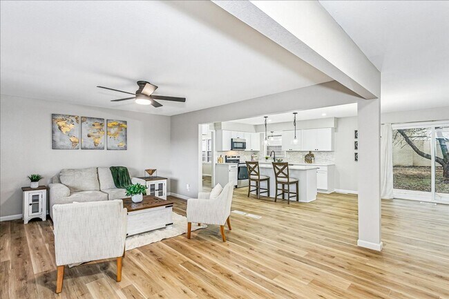 Foto del edificio - Beautifully Updated Home on nearly ½ Acre! Available for Rent or Rent to Own! Move in Special 1/2...
