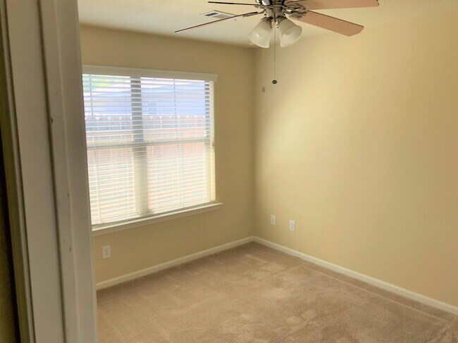 Building Photo - 21435 W Wallis Dr