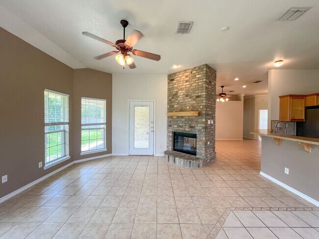 Foto del edificio - Available NOW!!!! This charming 1 story, 3...