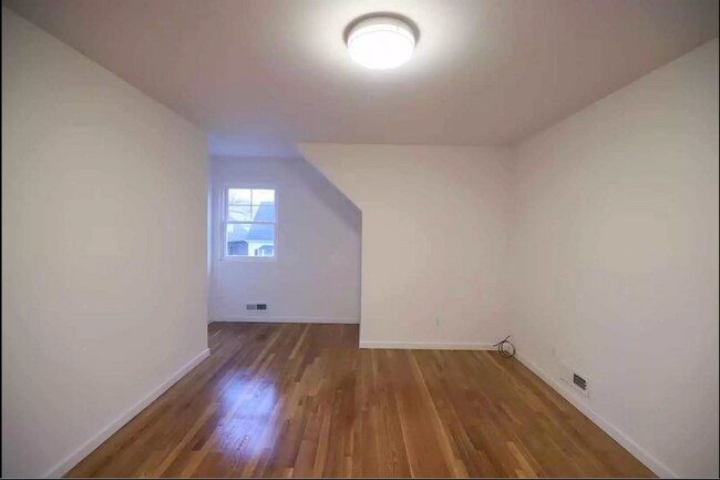 Foto del edificio - 104 Hickory Ave