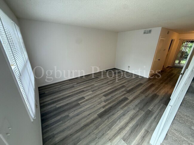 Foto del edificio - 311-59 Salisbury Manor-Kernersville-2BR/1....