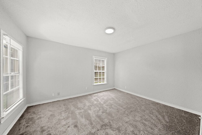 Foto del edificio - 1721 W 5th St