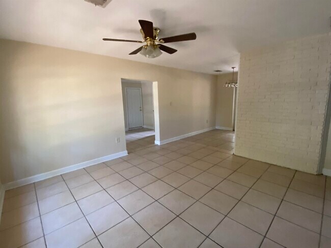 Building Photo - 2616 Ridgeway St