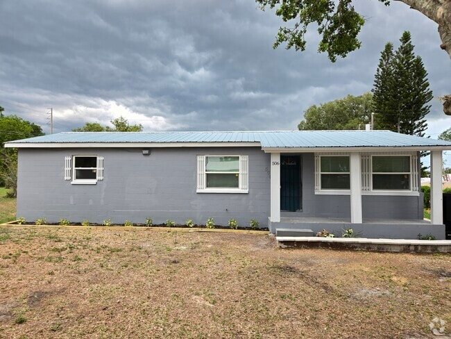 Building Photo - 506 E Maple St