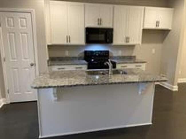 Building Photo - 247 Claremont Ct