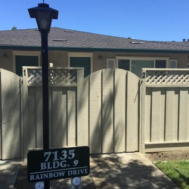 Foto del edificio - 7135 Rainbow Dr
