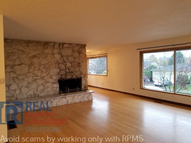 Building Photo - 3542 SE Cora Dr