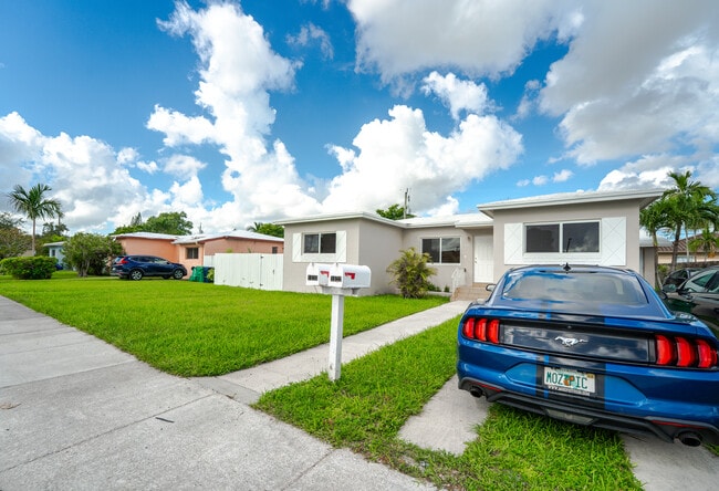 Building Photo - 1020 SW 74th Ave