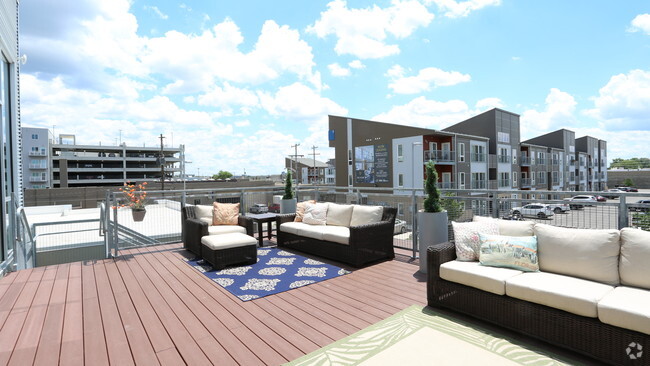 Clubhouse Patio - The View on Fifth