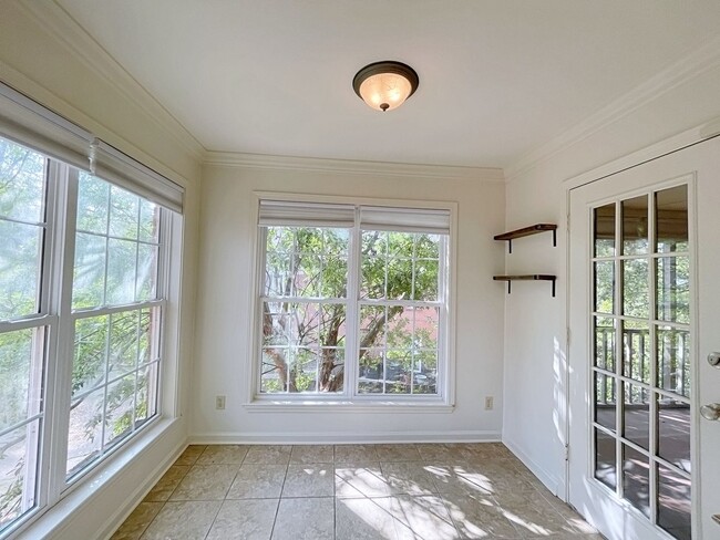 Building Photo - 3 Bedroom Condo Located off Jefferson Hwy ...
