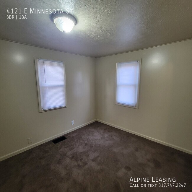 Building Photo - 3BR Southeast House w/2-Car Garage!