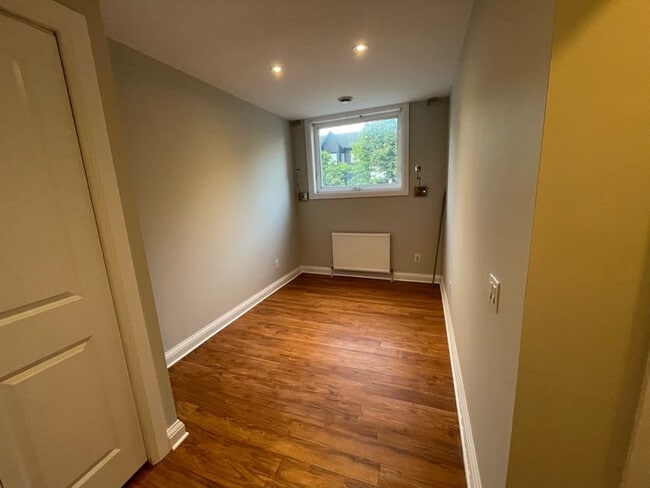 Bedroom - 828 Bloor St W