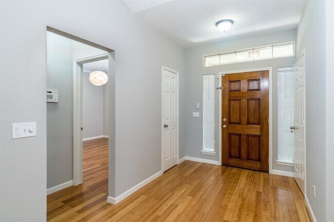 Building Photo - 18115 Holly Forest Dr
