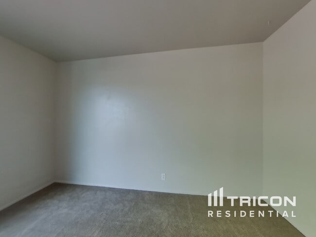 Building Photo - 4269 S Bluejay St