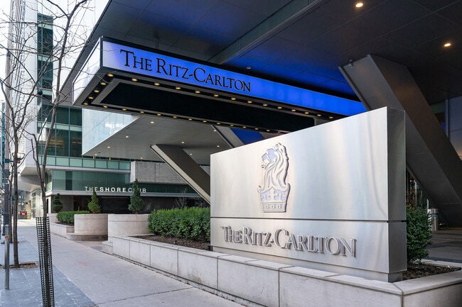 Building Photo - 183 Wellington St W